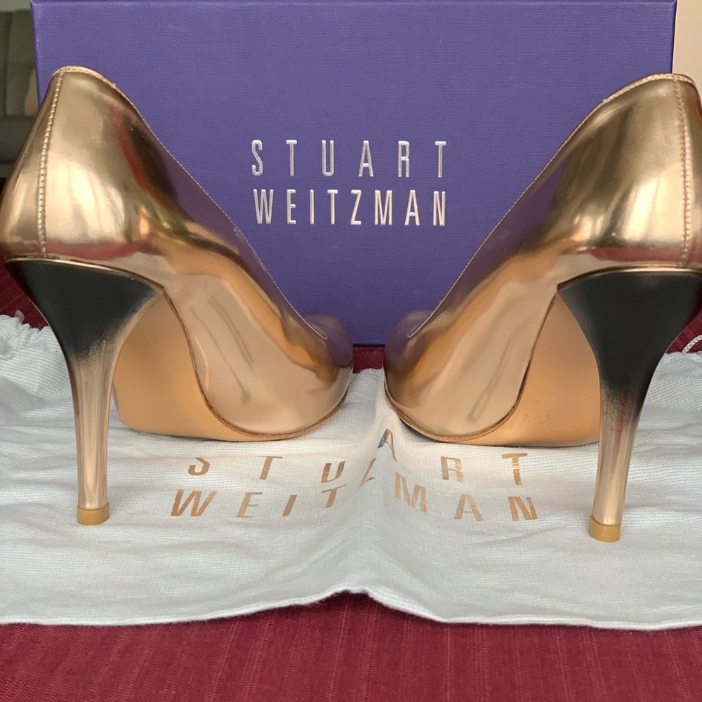 Stuart Weitzman Women's Rose Gold Leather Pumps - Picture 4 of 16